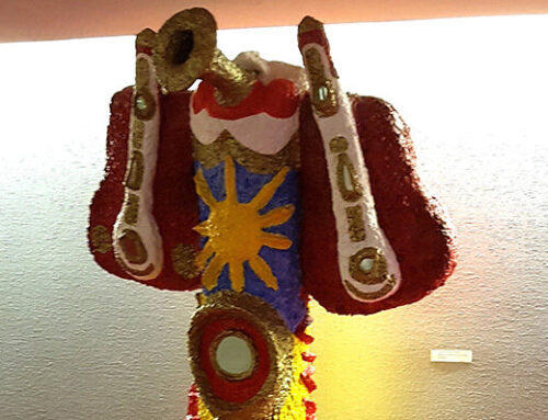 Muziek, kinderlijke verwondering en kleurrijke totems